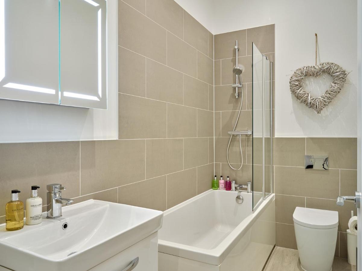 Curb Properties - Super 2 Bed Apartment 5 Min From Town Centre Cheltenham Exterior foto